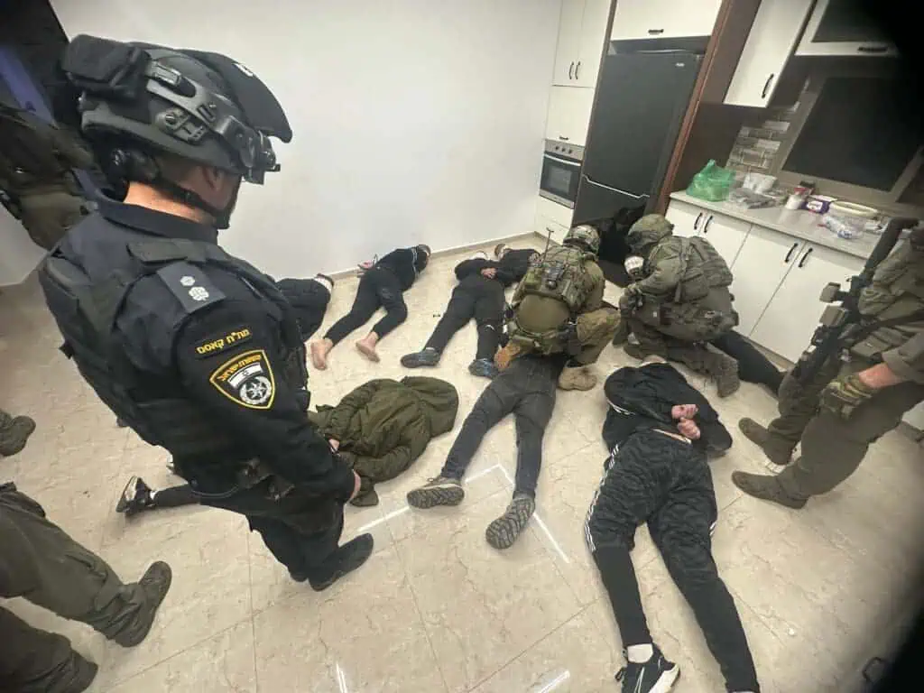 עצורים, משטרה