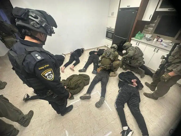 עצורים, משטרה