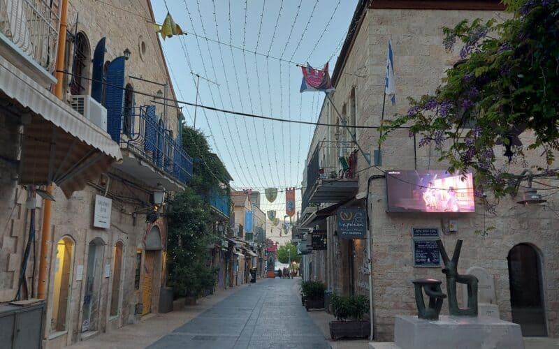 איפה השירותים הציבוריים? תיירים בירושלים נשלחים לבתי הקפה
