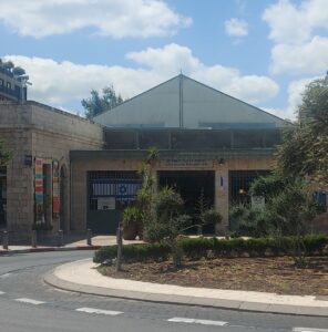 חזית מתחם תחנת הרכבת ירושלים ביום שמשי