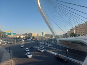 גשר המיתרים בירושלים ביום בהיר, סמל העיר המאוחדת והמודרנית ביום ירושלים 2025