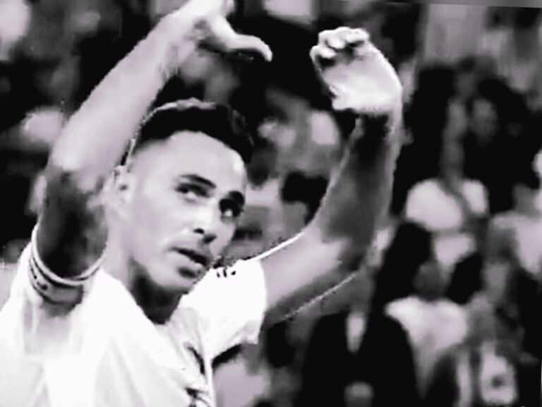 Eran Zahavi raises his hands after a match – possible transfer to Beitar Jerusalem