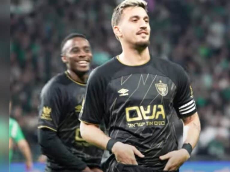 Israeli football star Jordan Shua celebrates a goal – future abroad is looming
