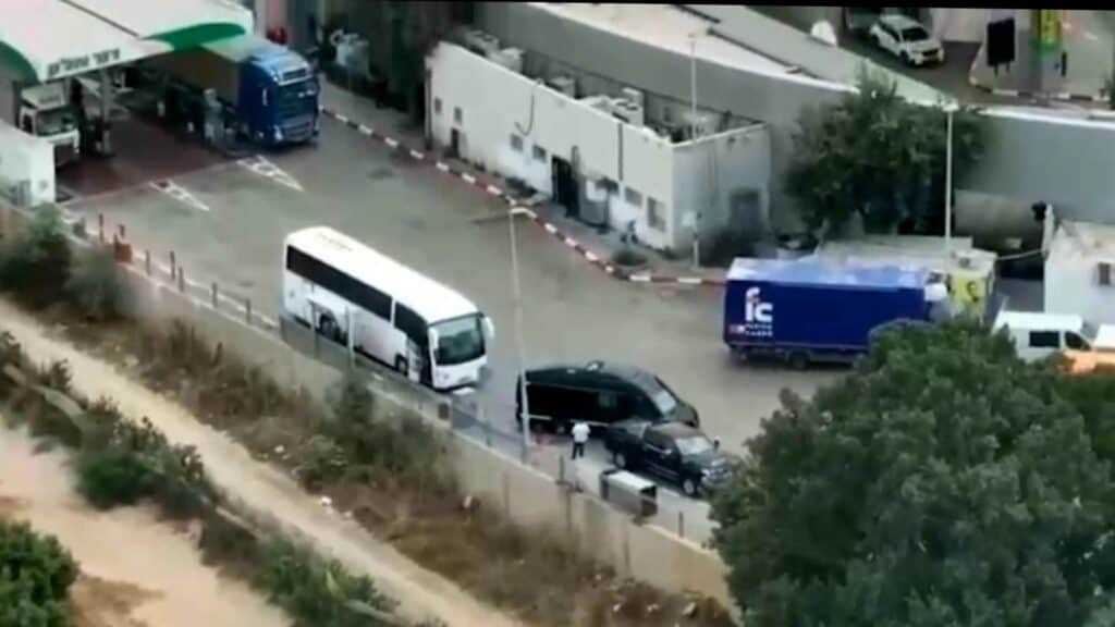 Bus and minibus stopped on Route 6 in a Jerusalem Border Police operation exposing illegal immigrant smuggling