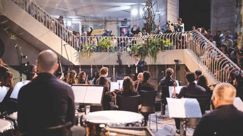 Konsert muzik klasik di Clal Center, Baitulmaqdis (Jerusalem), simbol pembaharuan bandar dan budaya di bandar