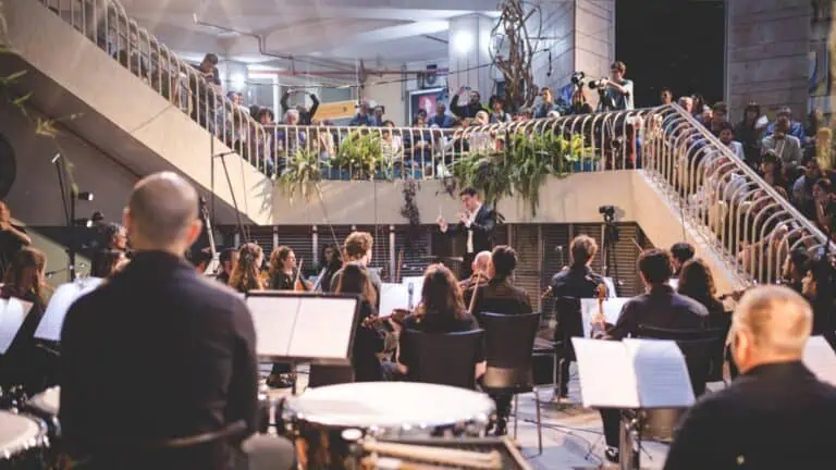 Konsert muzik klasik di Clal Center, Baitulmaqdis (Jerusalem), simbol pembaharuan bandar dan budaya di bandar