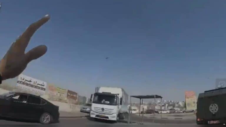 Rescue of Israeli driver from hostile Palestinian village near Jerusalem – Border Police officers in action, video footage