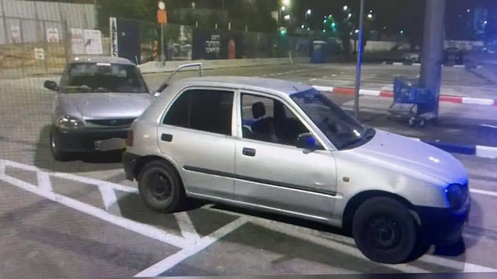 Pemuda Jerusalem Timur drifting di parkir kosong The First Station di Jerusalem, video dokumentasi