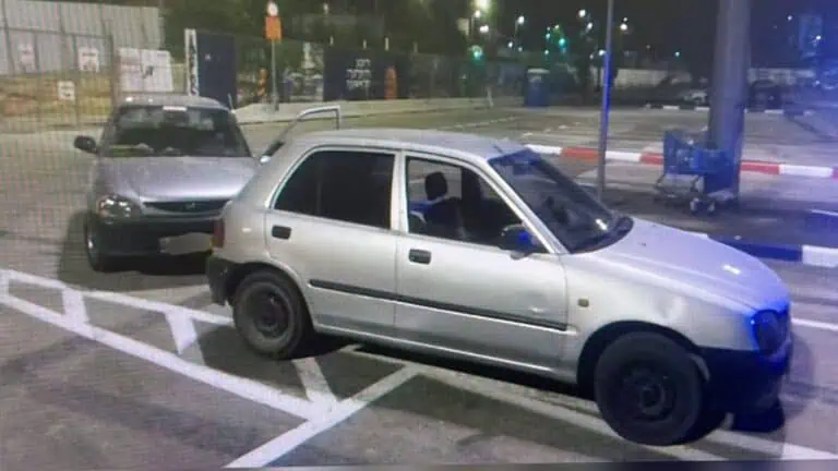 Pemuda Jerusalem Timur drifting di parkir kosong The First Station di Jerusalem, video dokumentasi