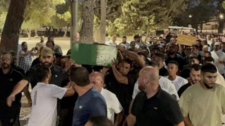 Dokumentasi pengebumian di Silwan, Jerusalem Timur, selepas tragedi lemas di Jaffa, dengan keluarga menuduh kecuaian polis