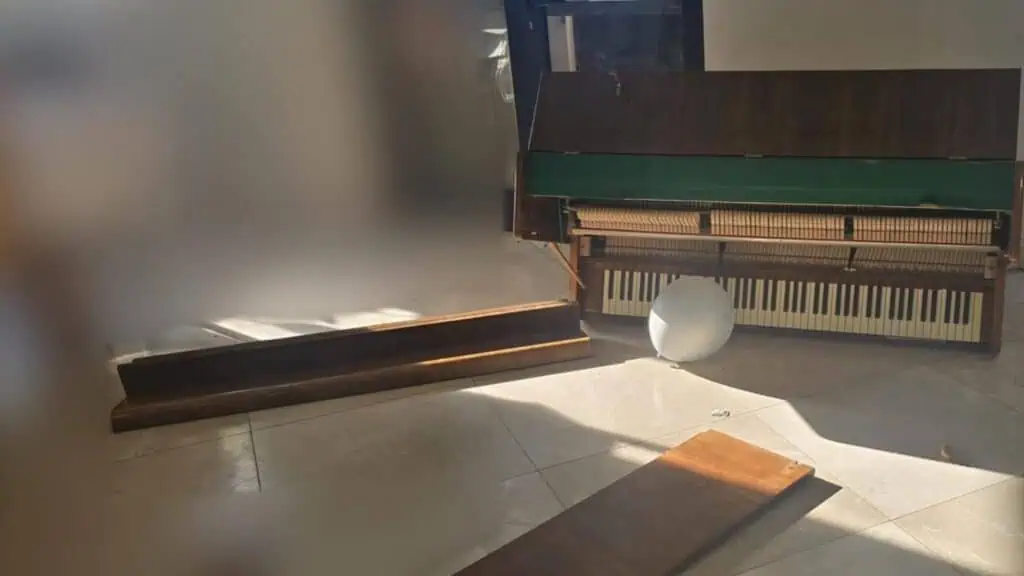 Piano lama runtuh di rumah Har Gilo berhampiran Baitulmaqdis dan meragut nyawa seorang kanak-kanak, menimbulkan kebimbangan tentang kemalangan rumah dan keselamatan kanak-kanak