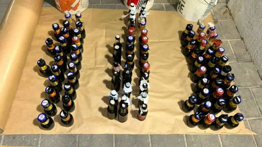 Botol molotov yang dirampas dari bumbung rumah Palestin, berhampiran Baitulmaqdis