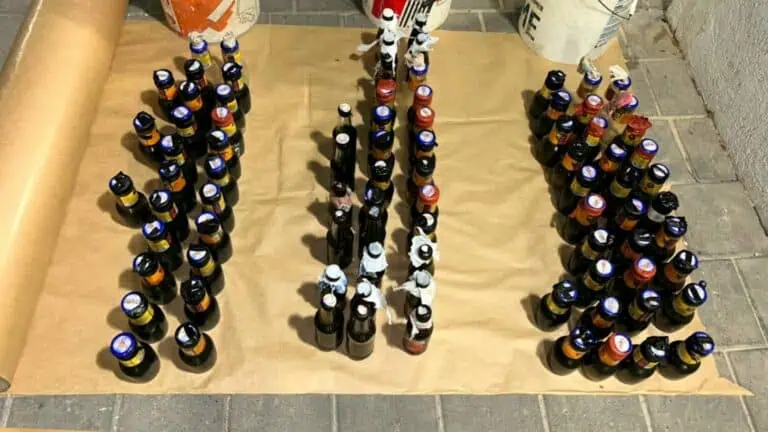 Botol molotov yang dirampas dari bumbung rumah Palestin, berhampiran Baitulmaqdis