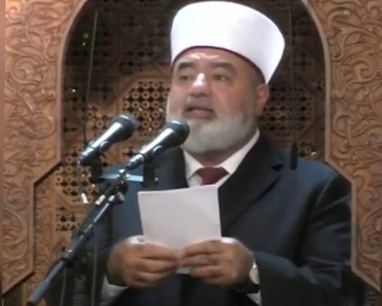 Sheikh Muhammad Saranda akihubiri katika Msikiti wa Al-Aqsa Baitulmaqdis kabla ya kufukuzwa