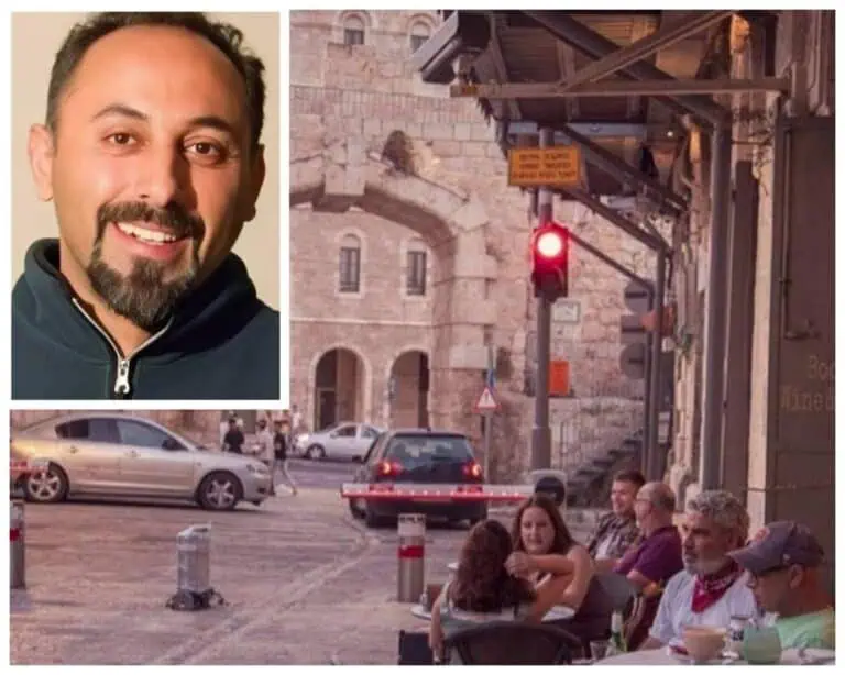 Kedai buku-kafe The Gateway di Kota Lama Jerusalem selepas diserbu polis yang merampas buku berkaitan BDS