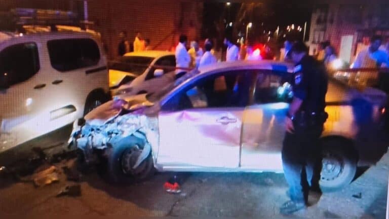 רכב פגוע במרכז ירושלים לאחר נהיגה פרועה על פסי הרכבת הקלה