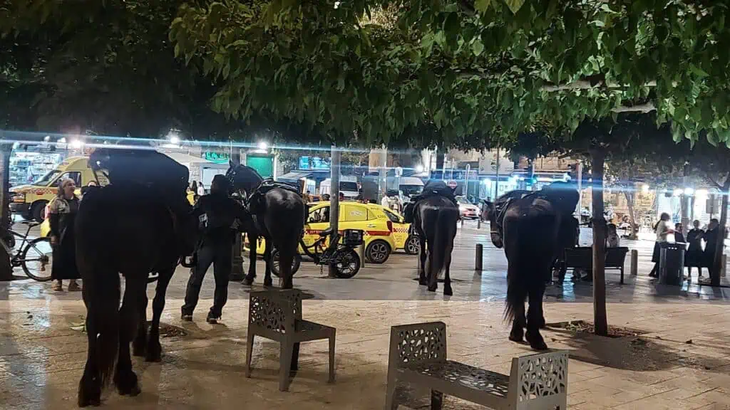 Kuda polis di Baitulmaqdis selepas serangan tembakan di Persimpangan Ramot