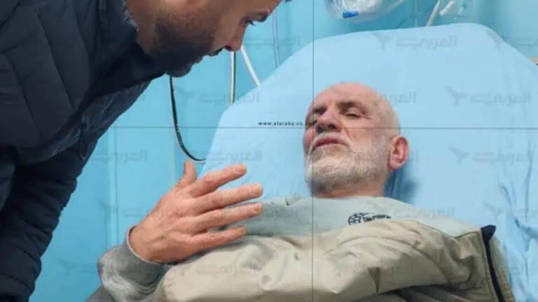 Jamal al-Tawil, pemimpin kanan Hamas, semasa menerima rawatan di hospital selepas dibebaskan dalam pertukaran tebusan pada Februari 2025.