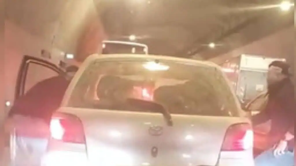 Pegawai penyiasat Polis Baitulmaqdis menahan kereta di terowong dan menemui kokain serta ekstasi tersembunyi di tempat duduk