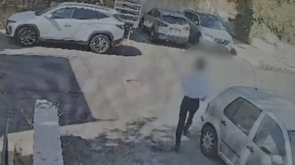 Rakaman CCTV berhampiran sinagoga di Ramot, Baitulmaqdis sebelum kejadian