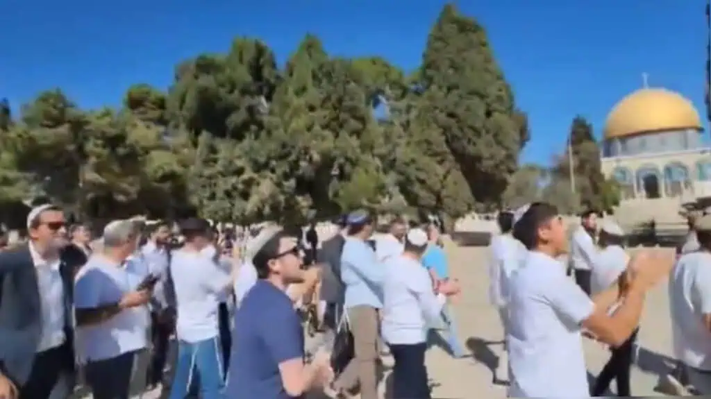 Orang ramai di Baitulmaqdis Jerusalem semasa Sukkot 2025, dengan menteri keselamatan Israel turut serta dan mencetuskan kemarahan