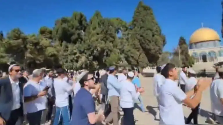 Orang ramai di Baitulmaqdis Jerusalem semasa Sukkot 2025, dengan menteri keselamatan Israel turut serta dan mencetuskan kemarahan